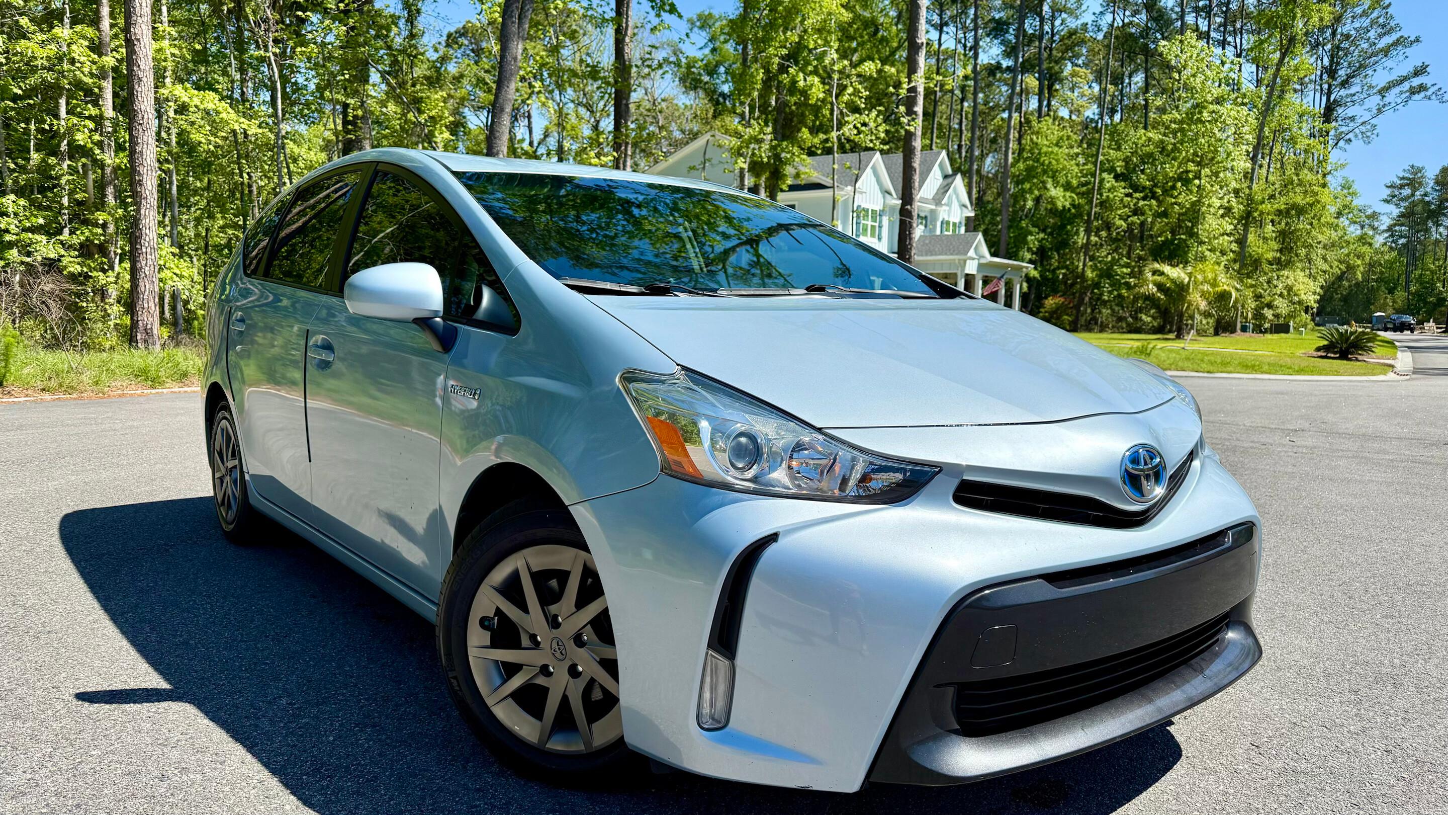 Toyota Prius v 2015 in Pooler, GA