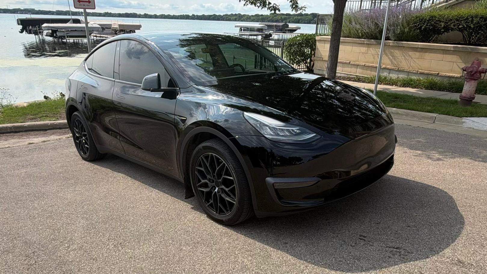 Tesla Model Y 2023 in Madison, WI