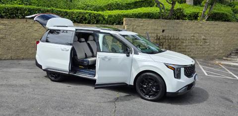Kia Carnival Hybrid 2026