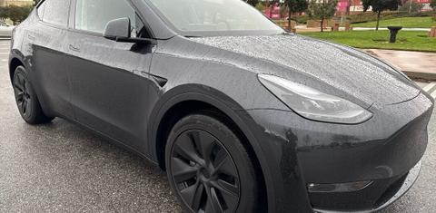 Tesla Model Y 2025