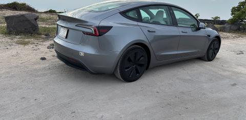 Tesla Model 3 2025