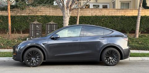 Tesla Model Y 2024