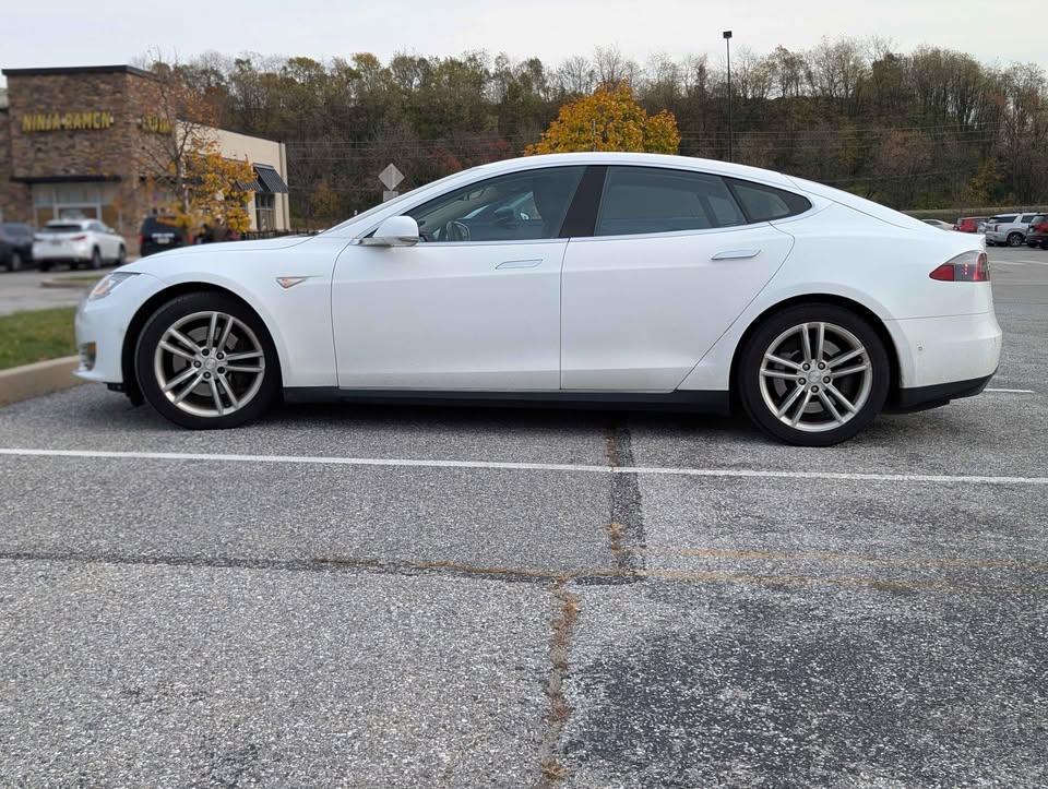 Tesla Model S 2015 in Falls Church, VA