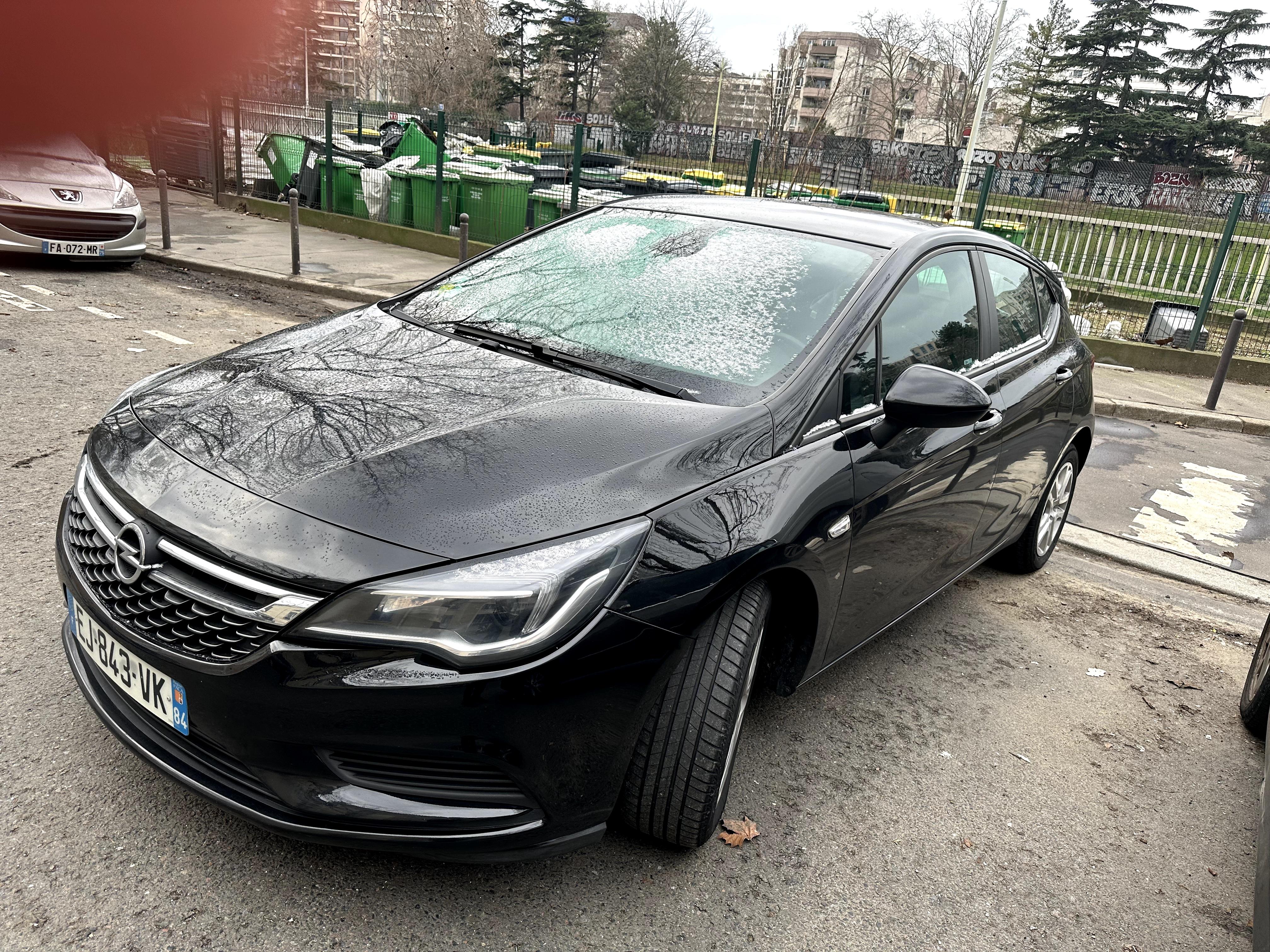 Opel ASTRA 2017 à Paris