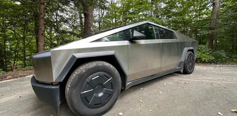 Tesla Cybertruck 2025