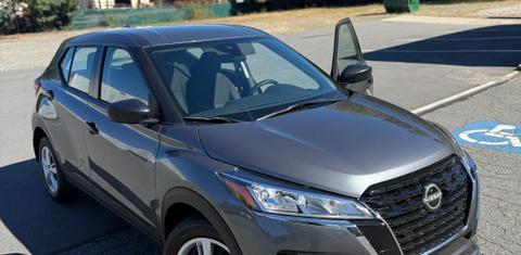 Nissan Kicks Play 2025