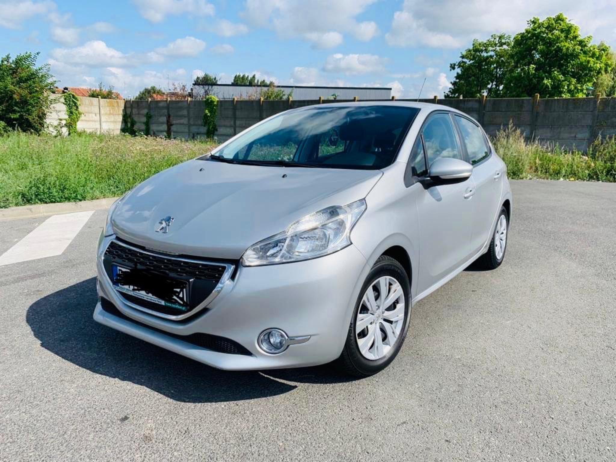 Peugeot 208 2015 à Calais
