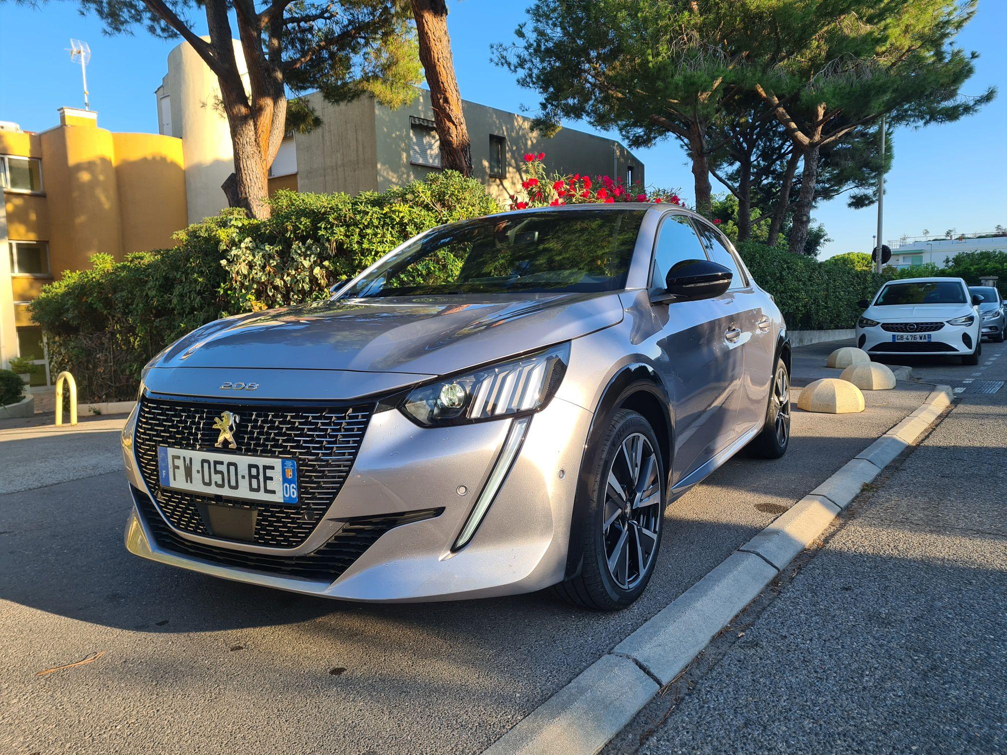 Peugeot 208 2020 à Nice