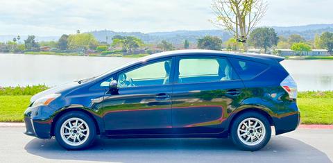Toyota Prius v 2014