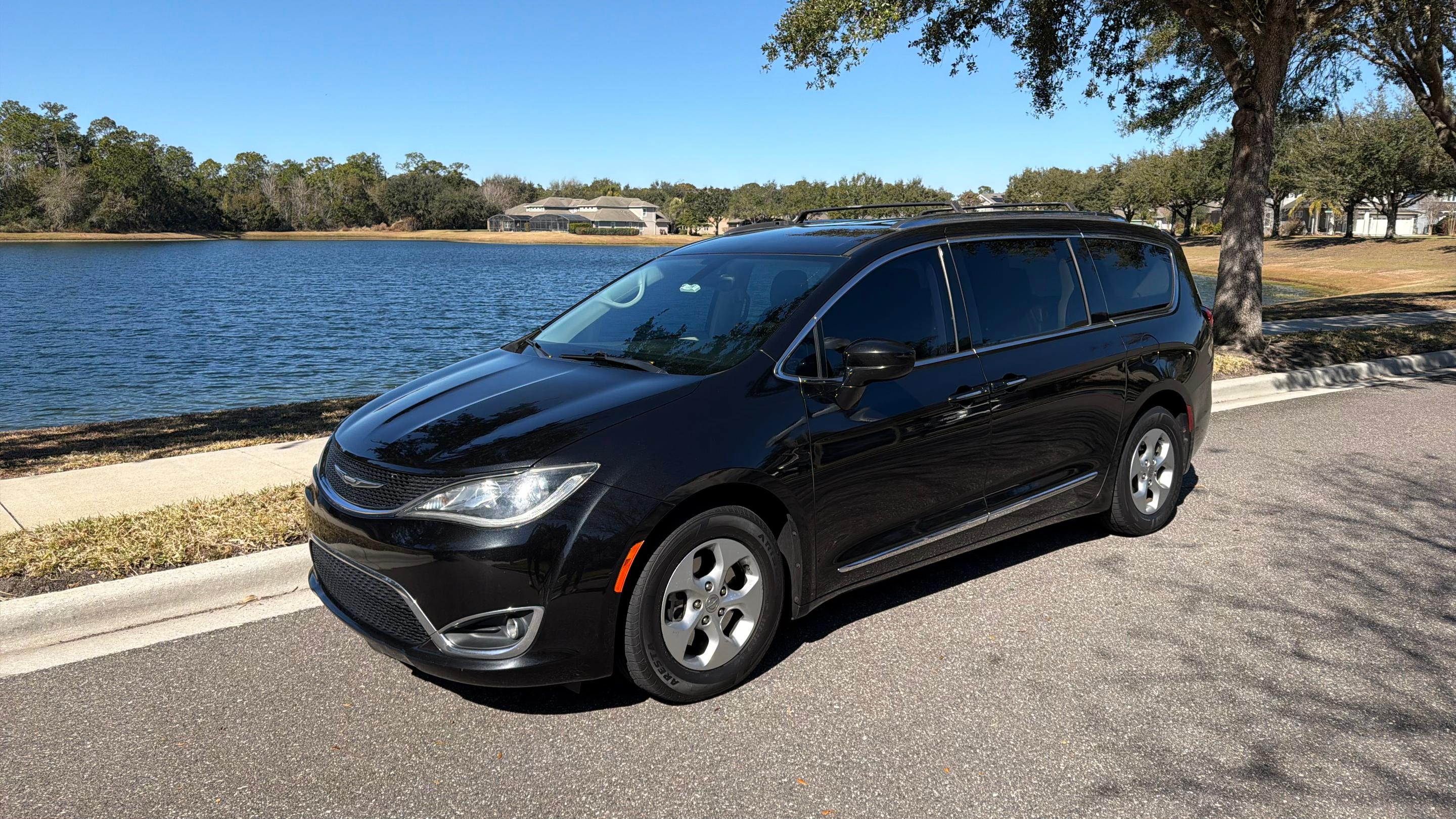 Chrysler Pacifica 2017 in Windermere, FL