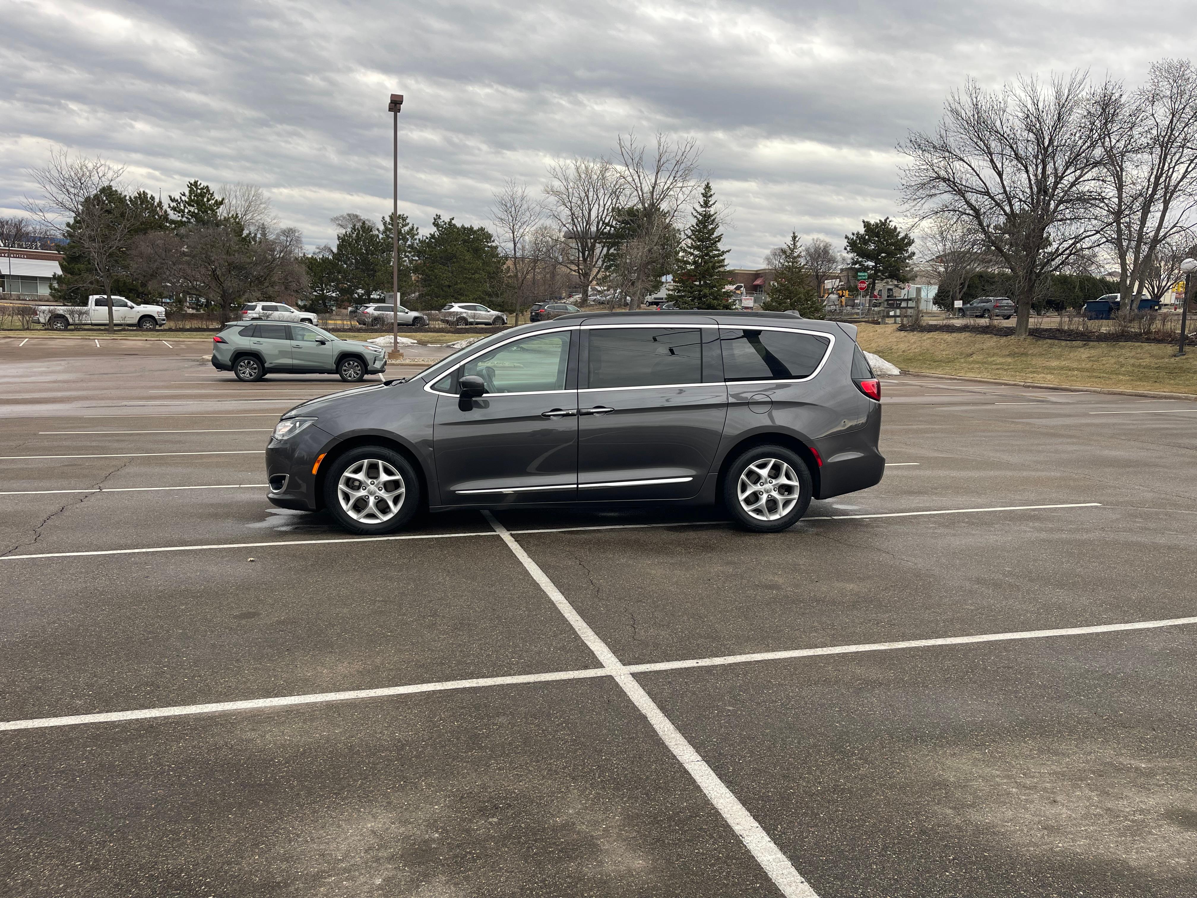 Chrysler Pacifica 2017 in Eden Prairie, MN