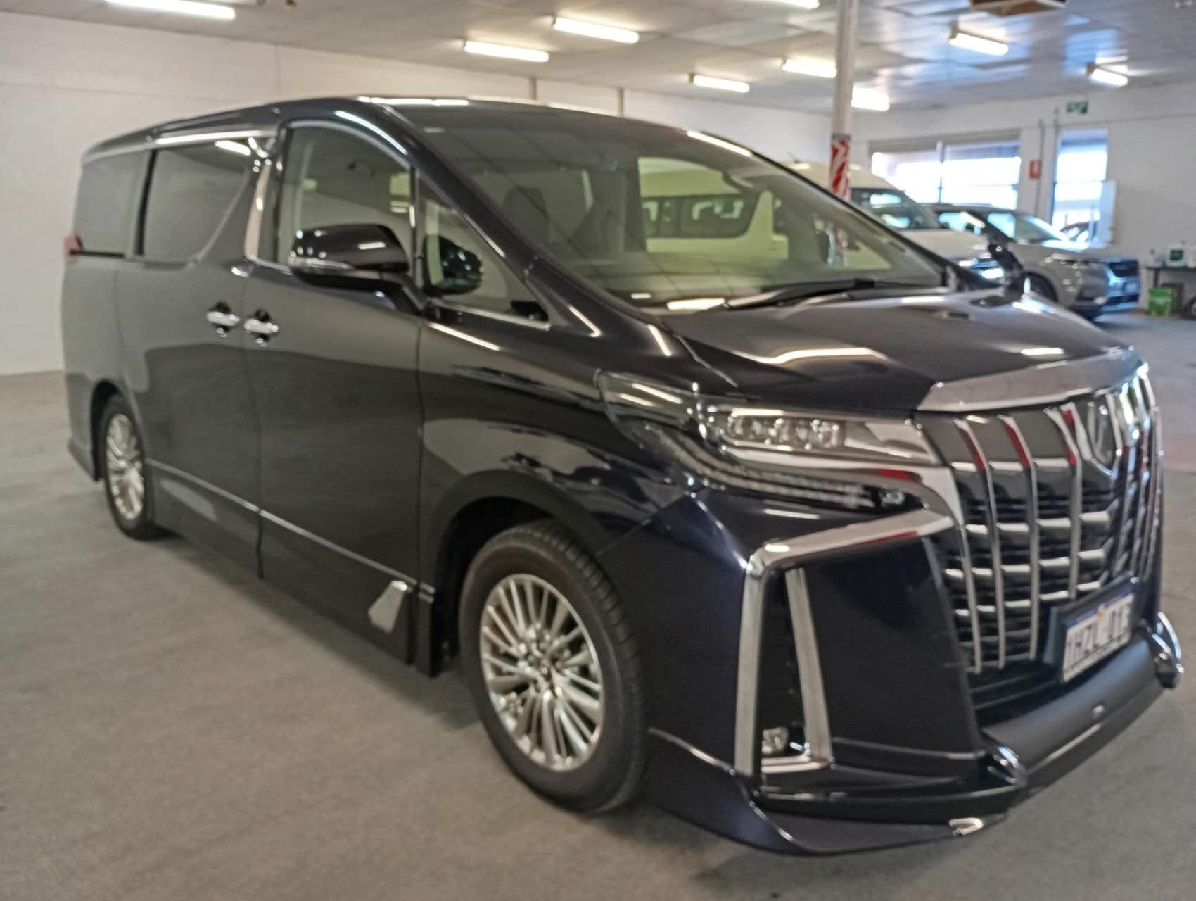 Toyota Alphard 2022 in Bentley