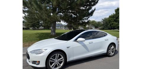 Tesla Model S 2015
