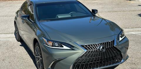 Lexus ES 2025
