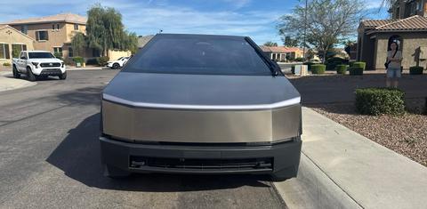 Tesla Cybertruck 2025