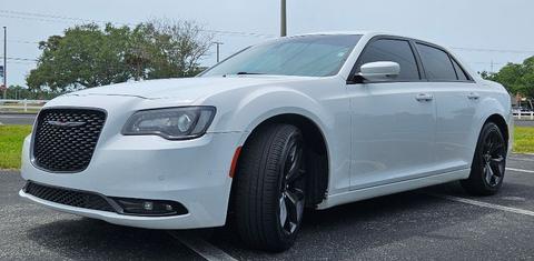 Chrysler 300 2021