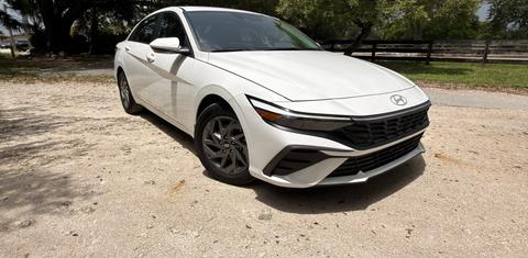 Hyundai Elantra 2024