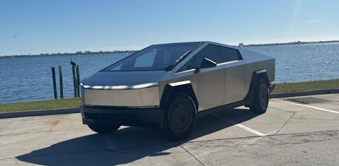 Tesla Cybertruck 2026