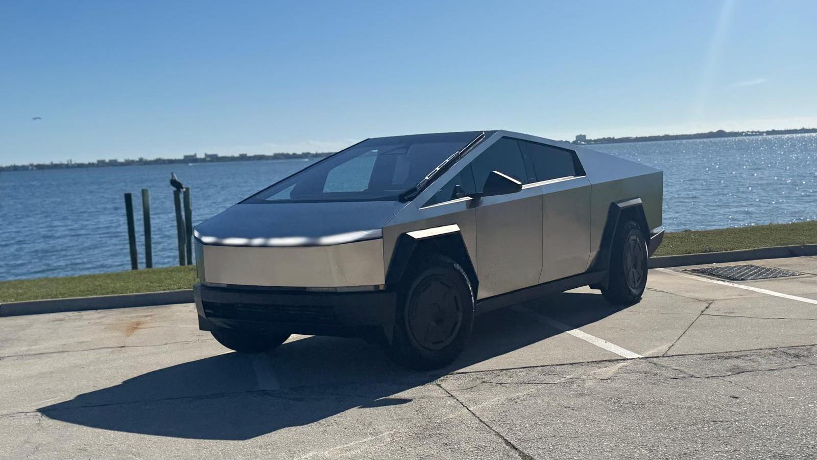 Tesla Cybertruck 2026 in 