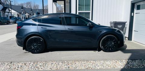 Tesla Model Y 2024