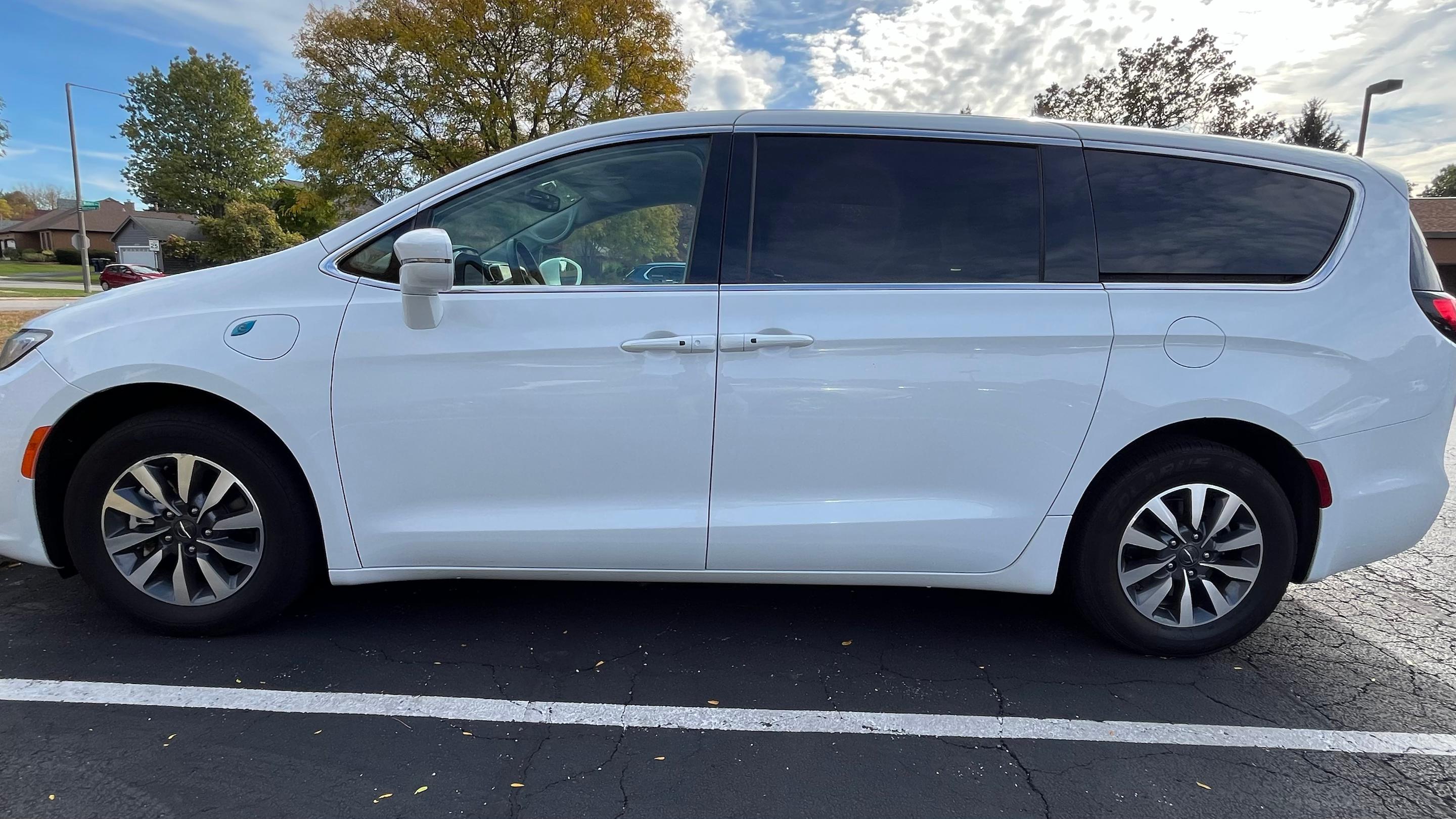 Chrysler Pacifica 2022 in Chicago, IL