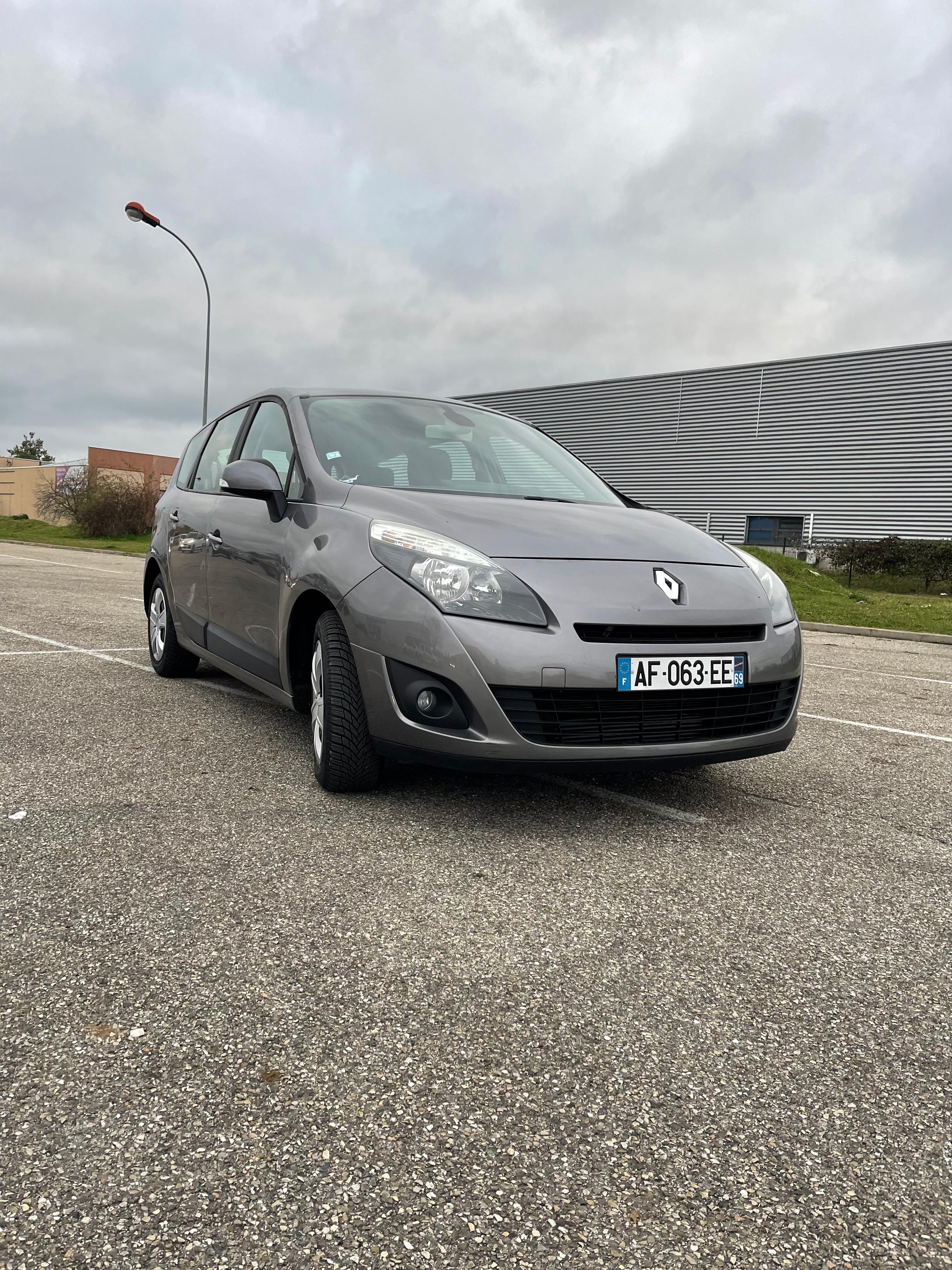 Renault GRAND SCENIC III 2009 à Meyzieu