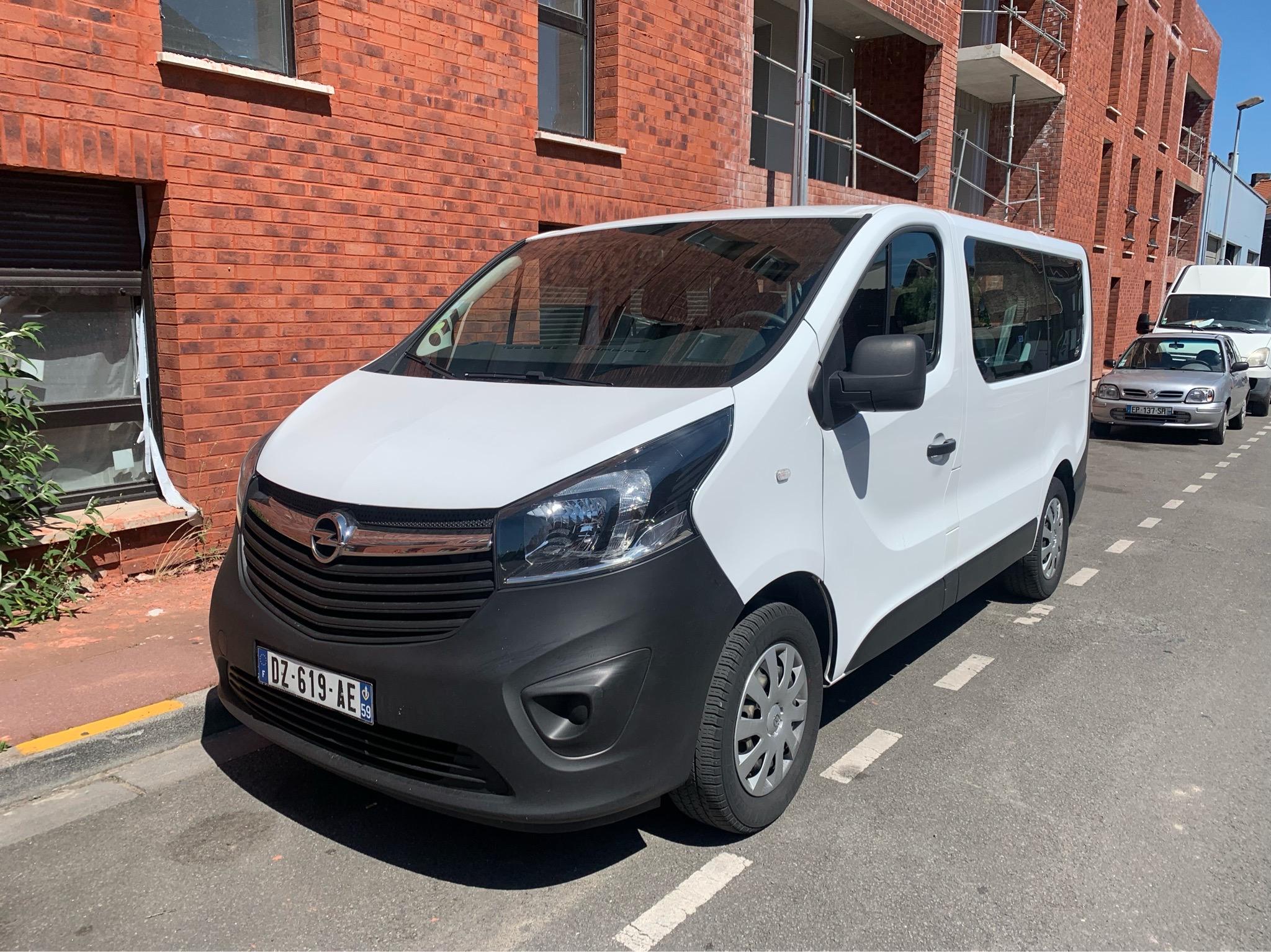 Opel VIVARO 2016 à Lyon