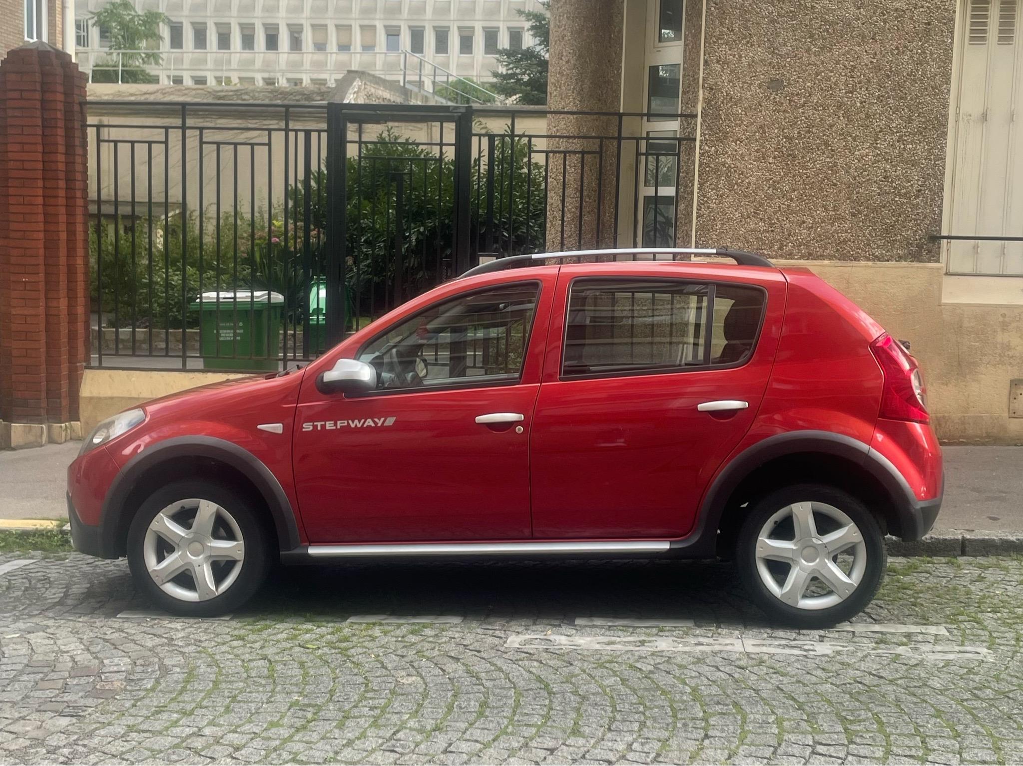 Dacia SANDERO 2010 à Paris