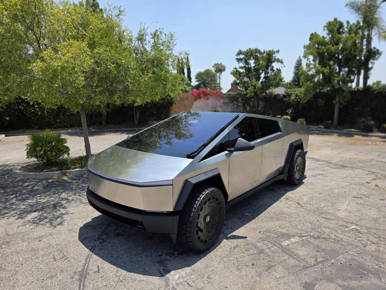 Tesla Cybertruck 2025 in Los Angeles, CA