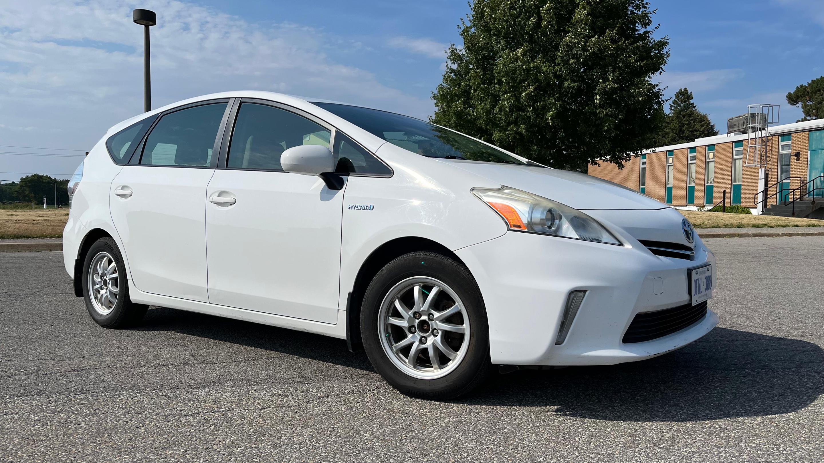 Toyota Prius v 2013 à Ottawa, ON