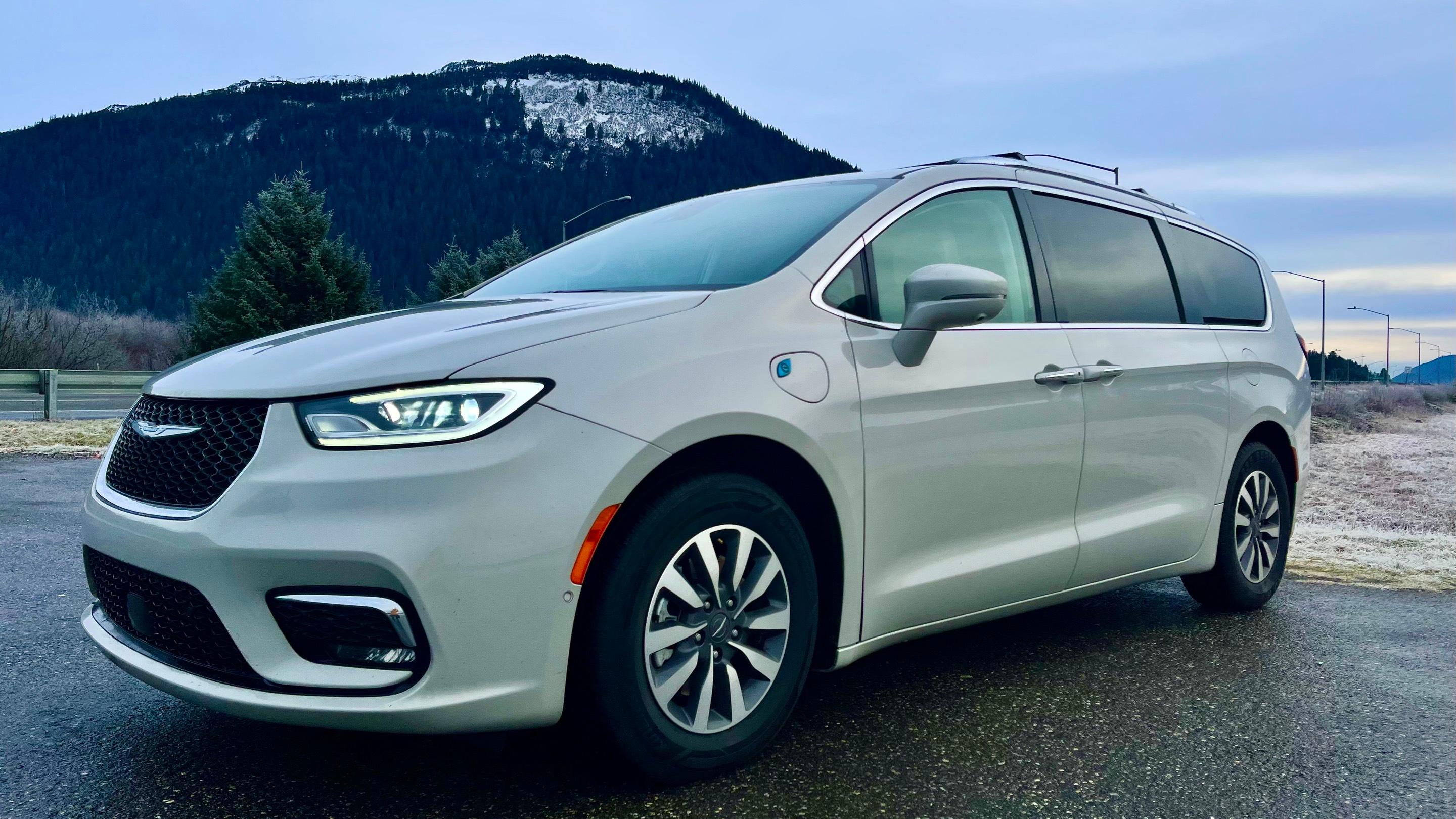Chrysler Pacifica 2021 in Juneau, AK