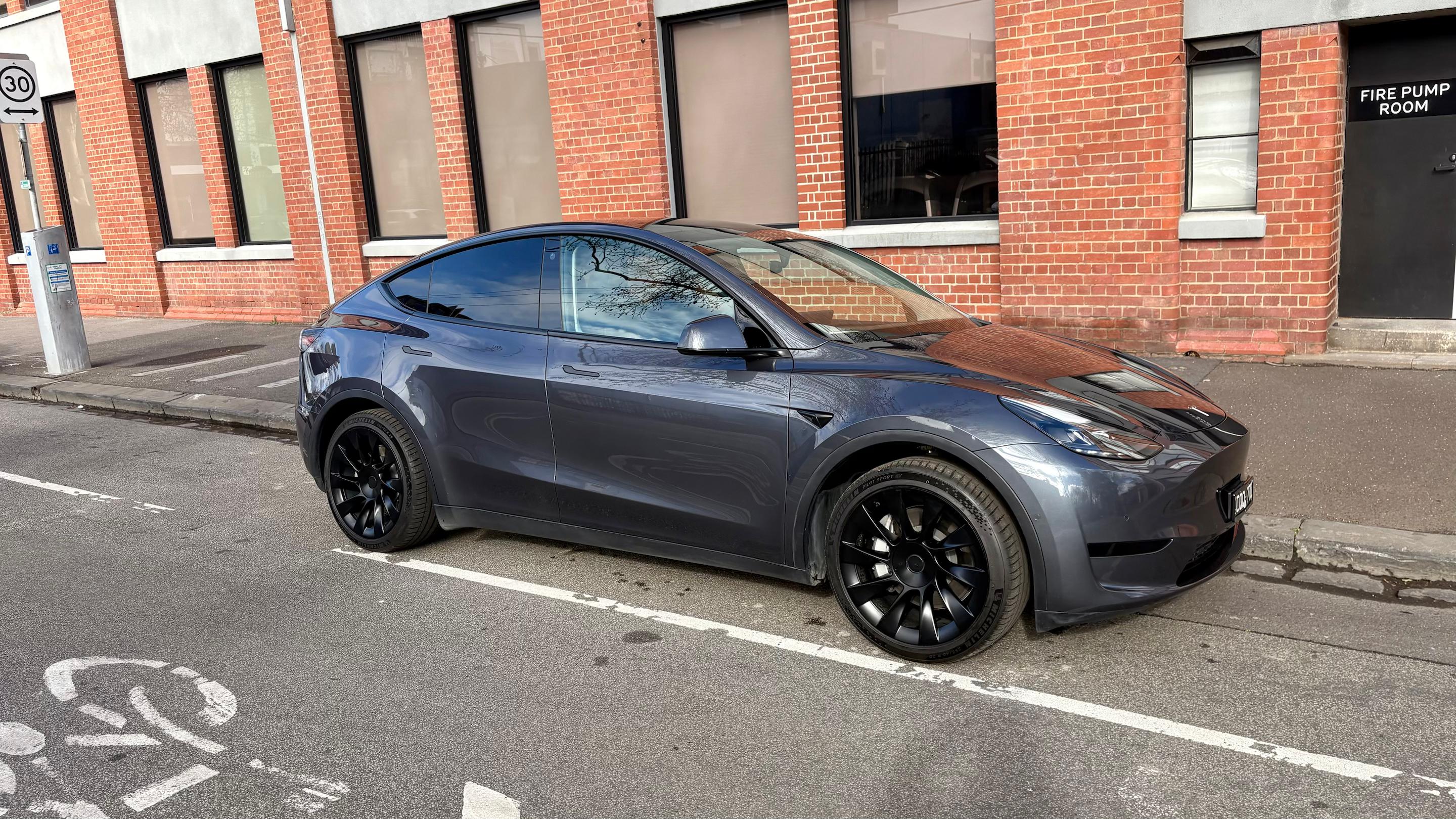 Tesla MODEL Y 2023 in Reservoir