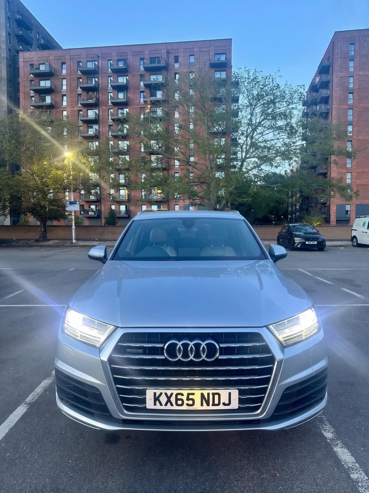 Audi Q7 2015 in London