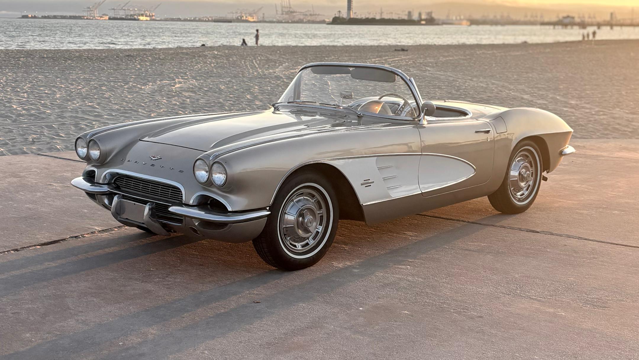 Chevrolet Corvette 1961 in Huntington Beach, CA