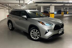 Toyota Highlander car
