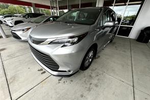 Toyota Sienna car