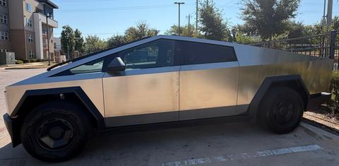 Tesla Cybertruck 2025