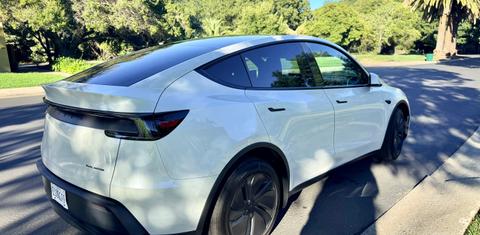 Tesla Model Y 2026
