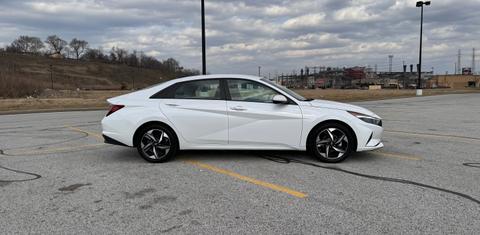 Hyundai Elantra 2023