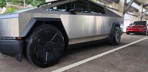 Tesla Cybertruck 2026