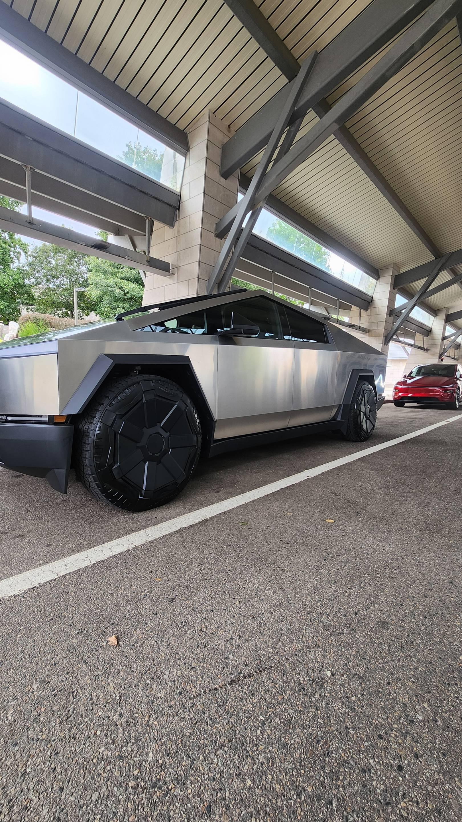 Tesla Cybertruck 2026 in Avon, CT