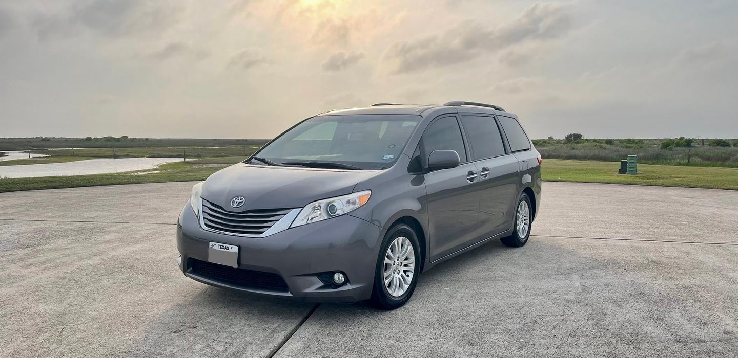 Toyota Sienna 2017 rental in Houston, TX by Mario V. Turo
