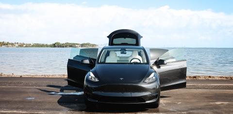 Tesla Model Y 2025
