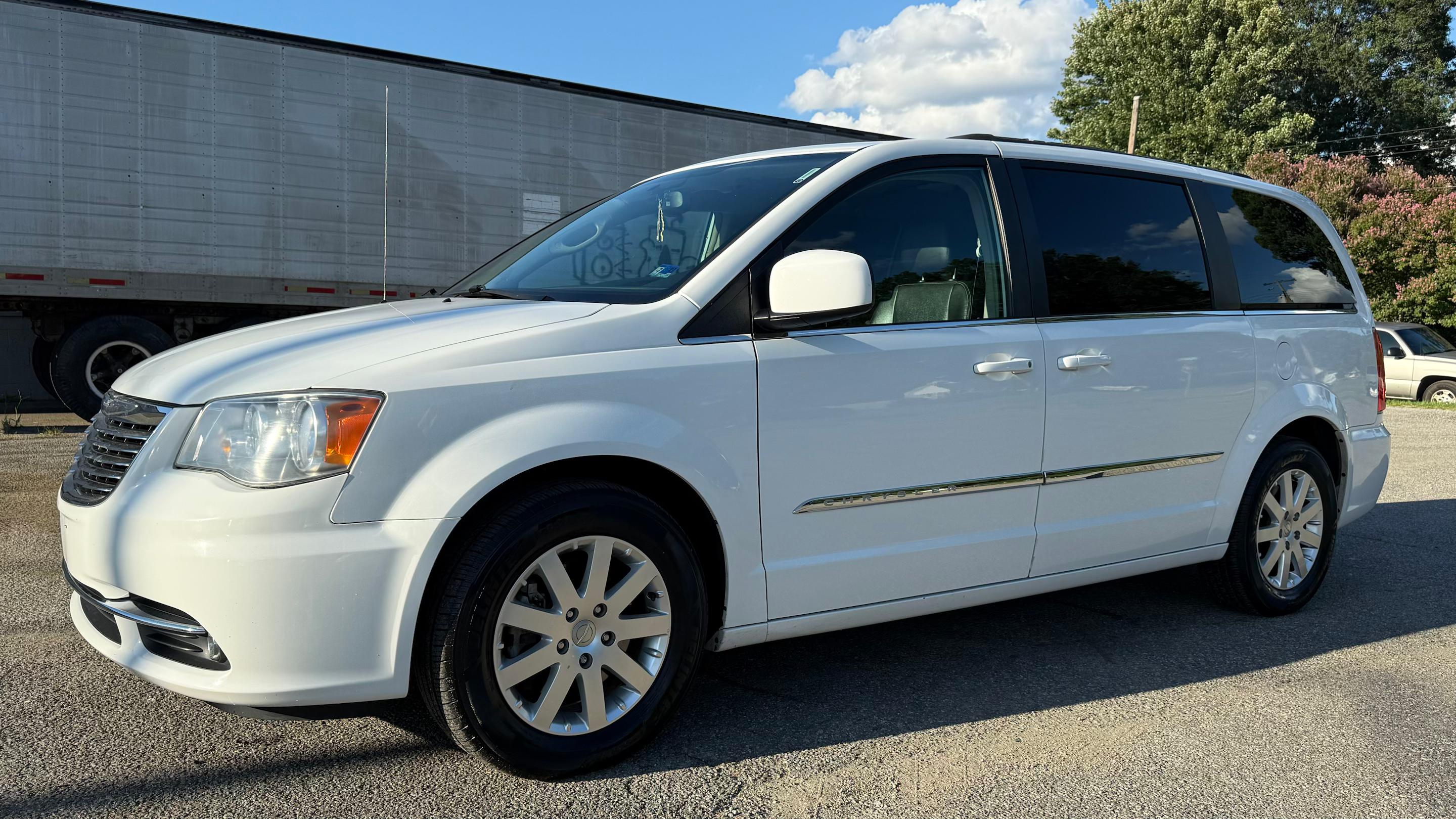 Chrysler Town & Country 2014 in Portsmouth, VA