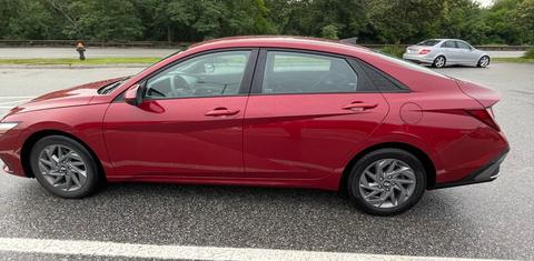 Hyundai Elantra 2024