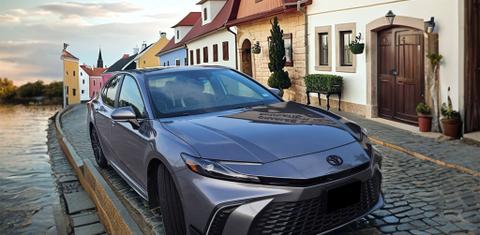 Toyota Camry Hybrid 2025