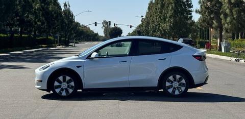 Tesla Model Y 2024