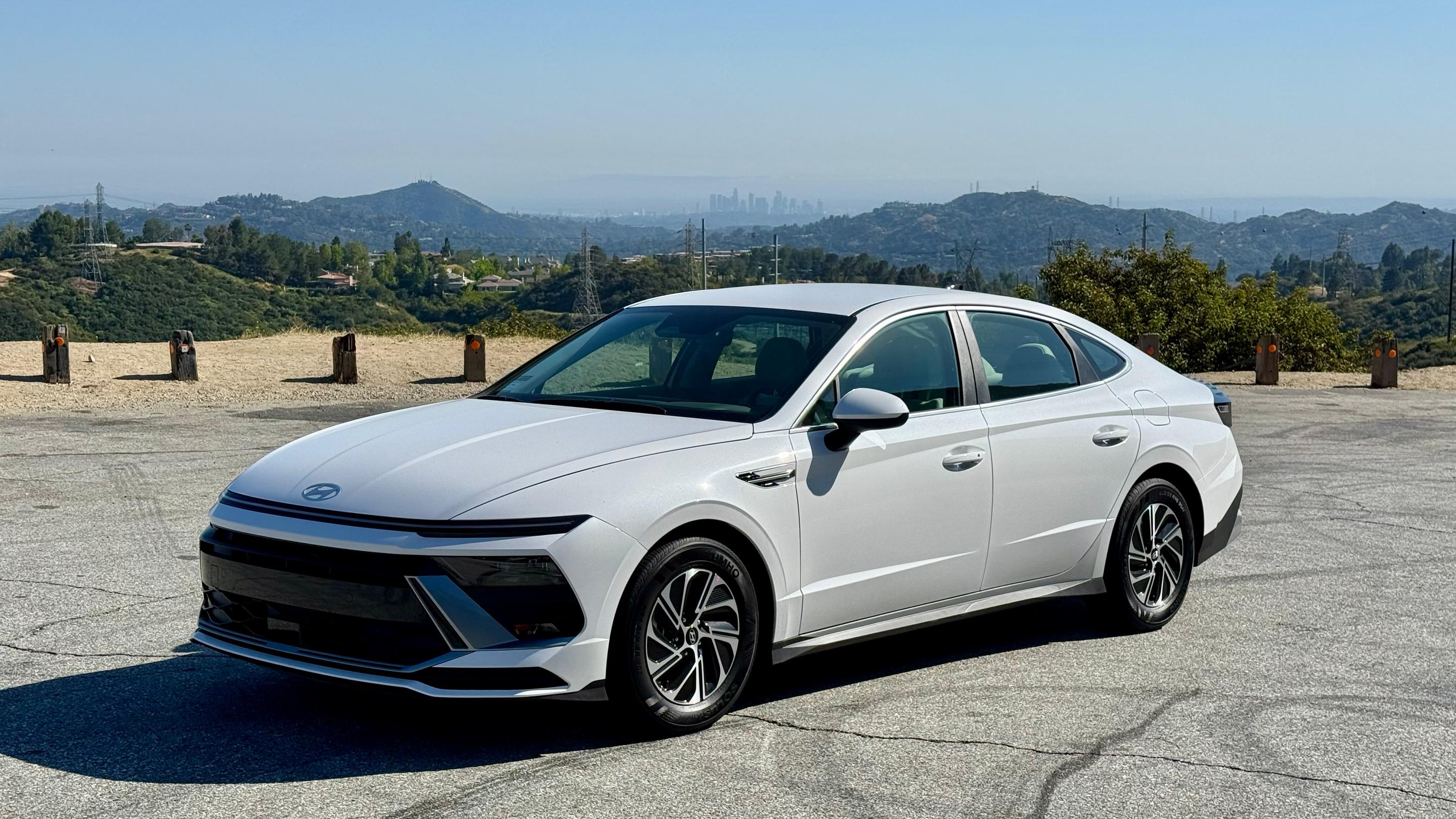 Hyundai Sonata Hybrid 2026 in Glendale, CA