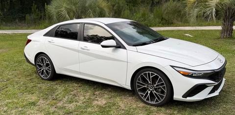 Hyundai Elantra 2024