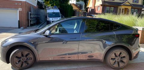 Tesla Model Y 2024